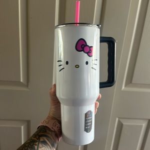 NEW Hello Kitty 40oz tumbler and straw white with pink bow